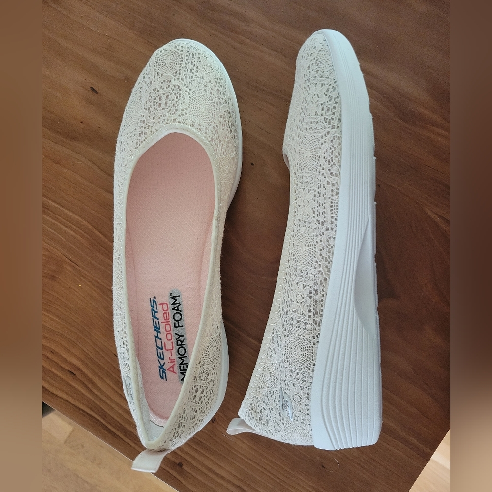 SKECHERS